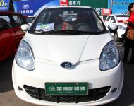 新能源電動(dòng)車成為消費(fèi)者的新寵，慢慢走近千家萬(wàn)戶。