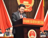 2月25日下午，出席市三屆人大七次會議的代表分團審議了陳星市長所作的政府工作報告。