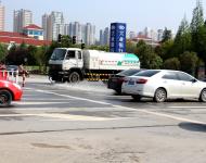 為創(chuàng)建全國文明城市、國家衛(wèi)生城市，灑水車每天馬不停蹄。