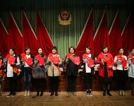 會(huì)議對(duì)在全市公安工作中取得突出成績(jī)的先進(jìn)集體和先進(jìn)個(gè)人以及長(zhǎng)年默默無(wú)聞，關(guān)心支持公安工作的民警家屬代表進(jìn)行了隆重表彰。