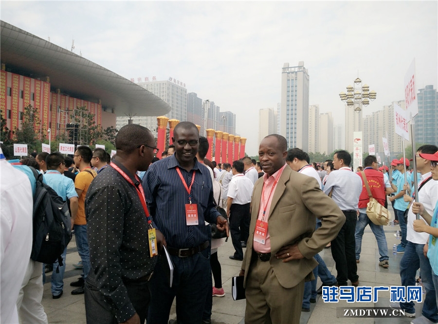 9月6日至8日，第十九屆中國農產品加工業(yè)投資貿易洽談會在駐馬店舉行。圖片拍攝：蘇莎