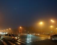 霧霾底下又是什么樣？圖為1月3日清晨，空氣質(zhì)量嚴(yán)重污染的天津街頭。李勝利/東方IC