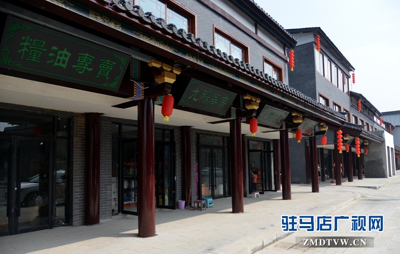 小鎮(zhèn)建筑色彩、風(fēng)格以及街道家具和建筑小品統(tǒng)一采用“漢代風(fēng)格”。