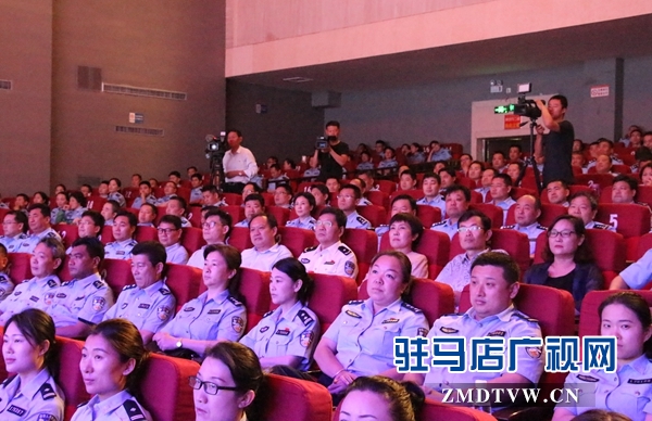 駐馬店市公安局“不忘初心牢記使命”微型黨課獲獎(jiǎng)?wù)邊R報(bào)演講活動(dòng)圓滿(mǎn)成功