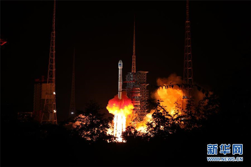 9月19日22時07分，我國在西昌衛(wèi)星發(fā)射中心用長征三號乙運載火箭（及遠(yuǎn)征一號上面級），以“一箭雙星”方式成功發(fā)射兩顆北斗導(dǎo)航衛(wèi)星。 新華社發(fā)（梁珂巖 攝）