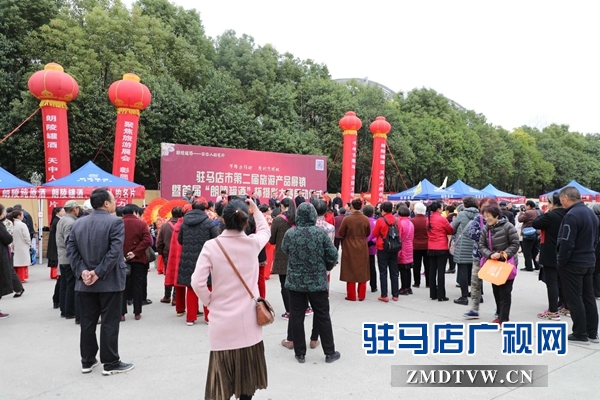 800名北京游客游覽嵖岈山、皇家驛站、天中老街等景區(qū)后爭(zhēng)相搶購(gòu)駐馬店名優(yōu)土特產(chǎn)