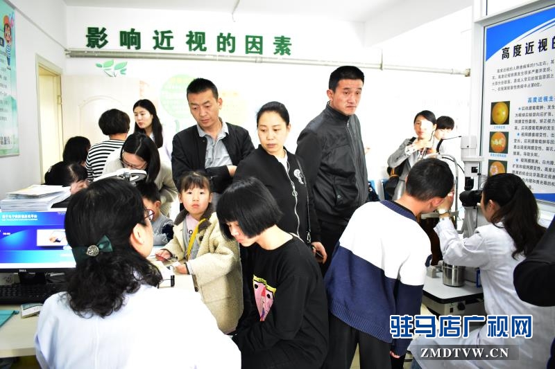 兒童眼科專家金小琴教授在駐馬店眼科醫(yī)院開展大型會診活動(dòng)