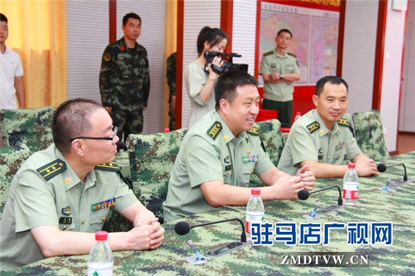 駐馬店市企業(yè)擁軍優(yōu)屬協會會長、青商會會長、鵬宇集團創(chuàng)始人總裁朱新紅率隊開展八一建軍節(jié)慰問活動