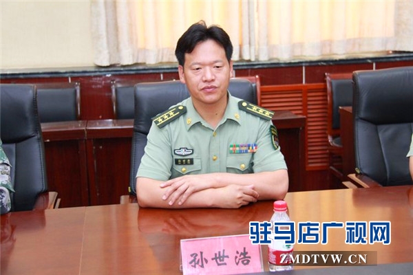 駐馬店市企業(yè)擁軍優(yōu)屬協會會長、青商會會長、鵬宇集團創(chuàng)始人總裁朱新紅率隊開展八一建軍節(jié)慰問活動