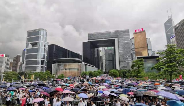 忍無(wú)可忍，終于出手了！這一次香港人不再沉默，這個(gè)決定非同尋常 