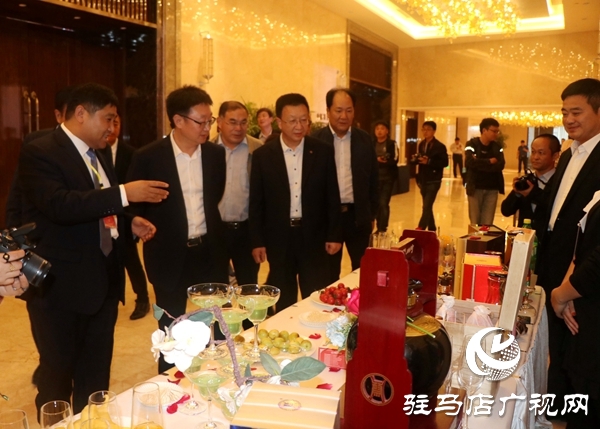 駐馬店市酒類產(chǎn)業(yè)聯(lián)合會(huì)成立 李華偉當(dāng)選第一屆理事會(huì)會(huì)長