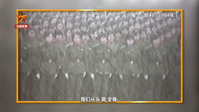 齊短發(fā)、“S彎”……新中國第一批受閱女兵的標配發(fā)型，好美！ 