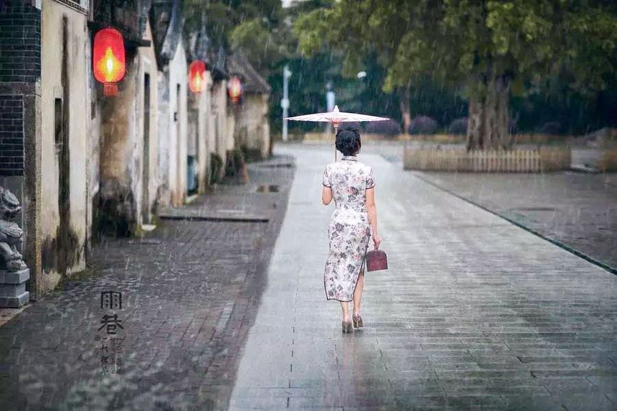 味道：我駕駛著玫瑰的新帆，陶醉于松香和長(zhǎng)長(zhǎng)的吻里