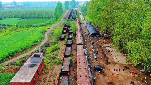 隨著汽車等新型運輸方式的出現(xiàn)，窄軌小火車逐漸轉為貨運直至完全停止運行。
