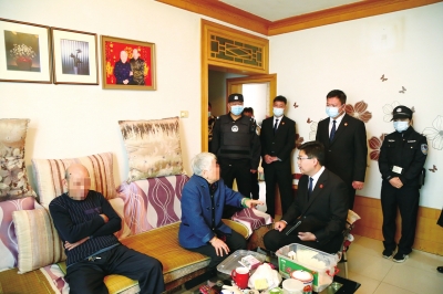 “老賴”躲貓貓 拿父母當擋箭牌 法官斗智斗勇 引千萬網友圍觀