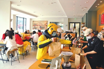 縣城小店迎“開門紅” 今年春節(jié)期間，河南縣域消費(fèi)市場(chǎng)呈快速回暖態(tài)勢(shì)
