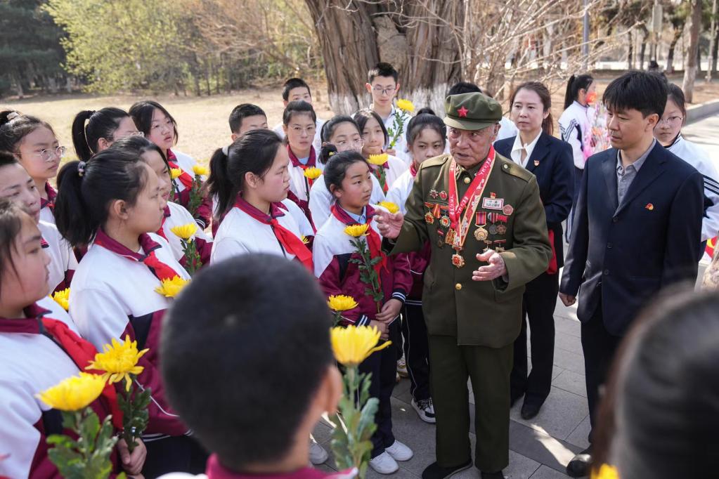 憶親人、祭先烈、踏青游——全國多地清朗過清明