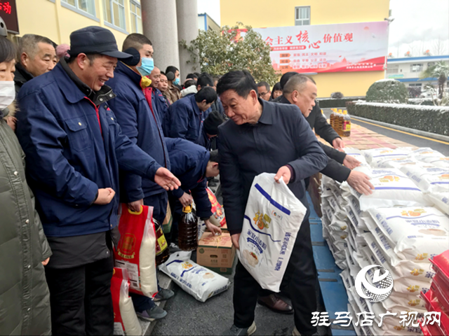 暖心！90余名殘疾職工收到經(jīng)濟開發(fā)區(qū)慈善總會的新年禮包