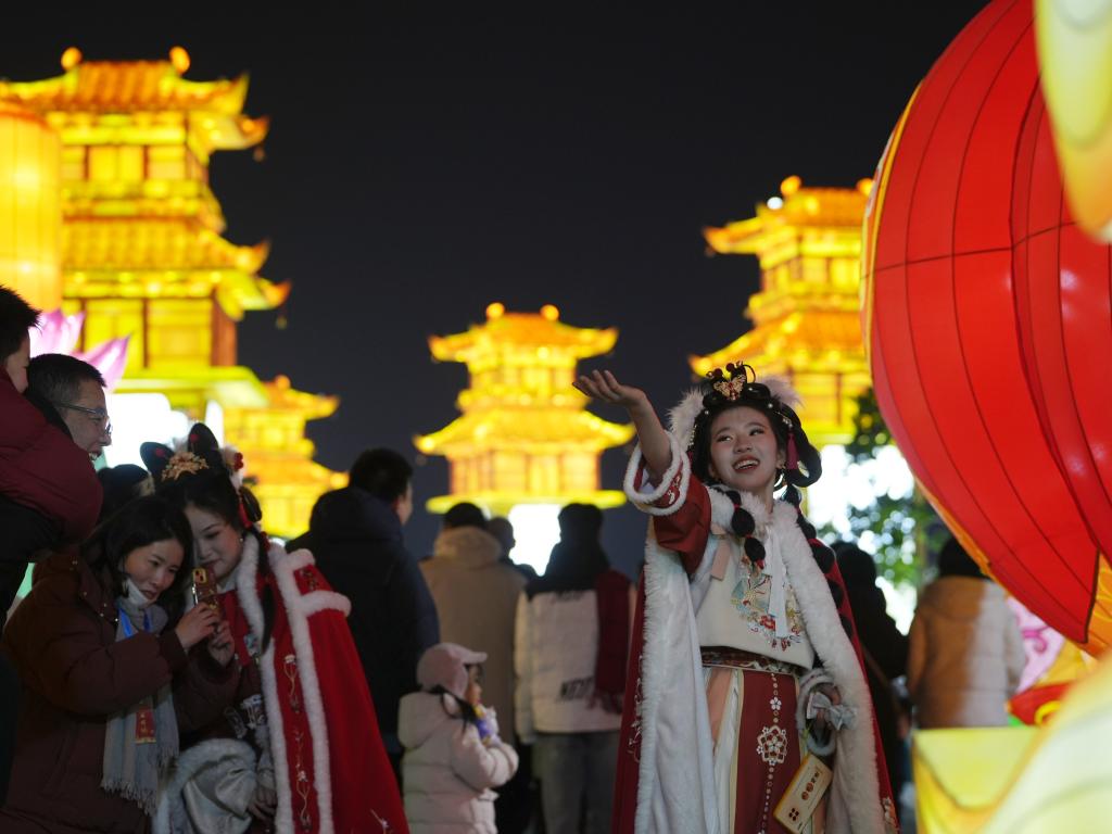 錦繡中國年丨這個(gè)春節(jié)，“龍龍”的年味里是濃濃文化味
