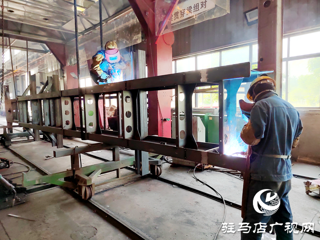 駐馬店廣大鴻遠(yuǎn)車業(yè)：開足馬力趕制訂單 確保“中國(guó)制造”順利出海