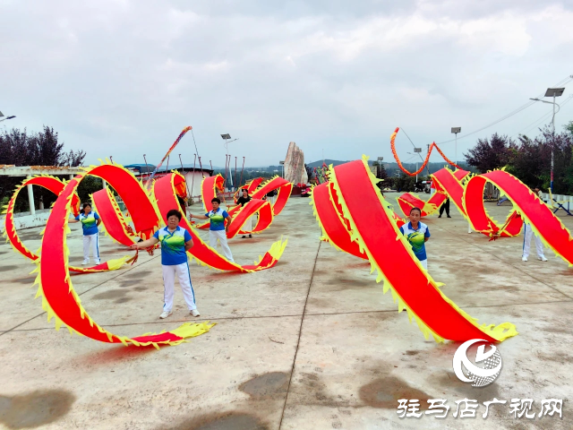 泌陽縣舞龍公益教學(xué)活動點(diǎn)亮羊冊鎮(zhèn)文明實(shí)踐站