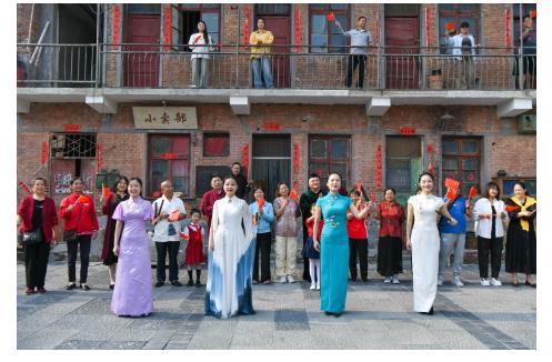 獻(xiàn)禮新中國75周年華誕，河南曲藝快閃《旗》唱響鄭州