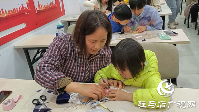 駐馬店市總工會舉行“金絲彩砂畫”職工親子活動(dòng)