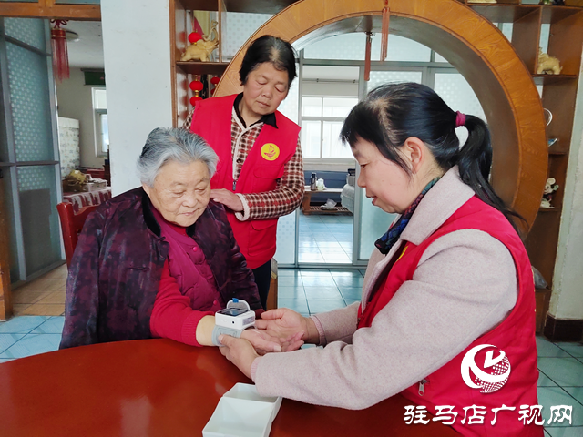 傳承雷鋒精神 守護(hù)老人“微幸?！? width=