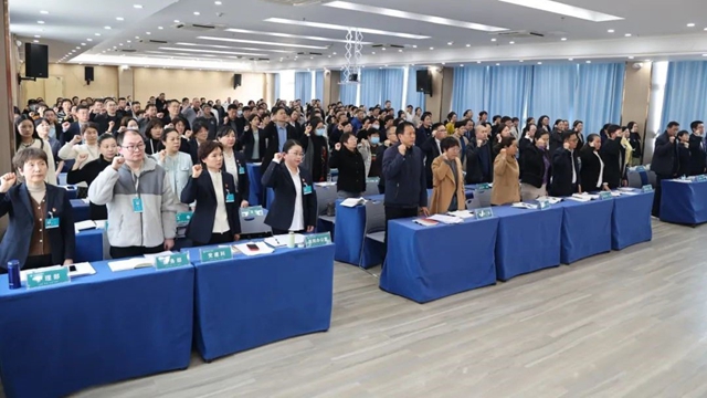 黨建引領聚合力 強基提質促發(fā)展——市中心醫(yī)院召開2025年黨建紀檢行風工作會暨以案促改警示教育會