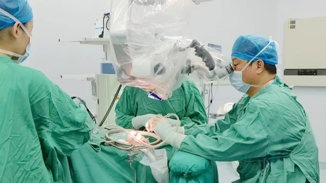 男子長期熬夜刷手機，頭痛欲裂，竟然是它  “爆炸”了！