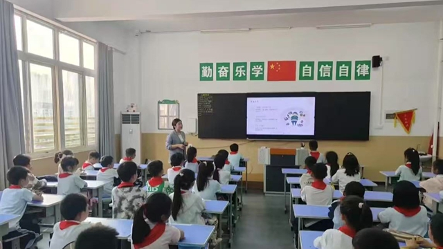 駐馬店市中醫(yī)院到第二實驗小學(xué)進行肥胖科普活動