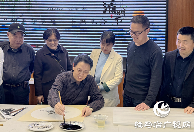 泌陽(yáng)縣“翰墨寄哀思”清明節(jié)書(shū)畫(huà)筆會(huì)啟幕