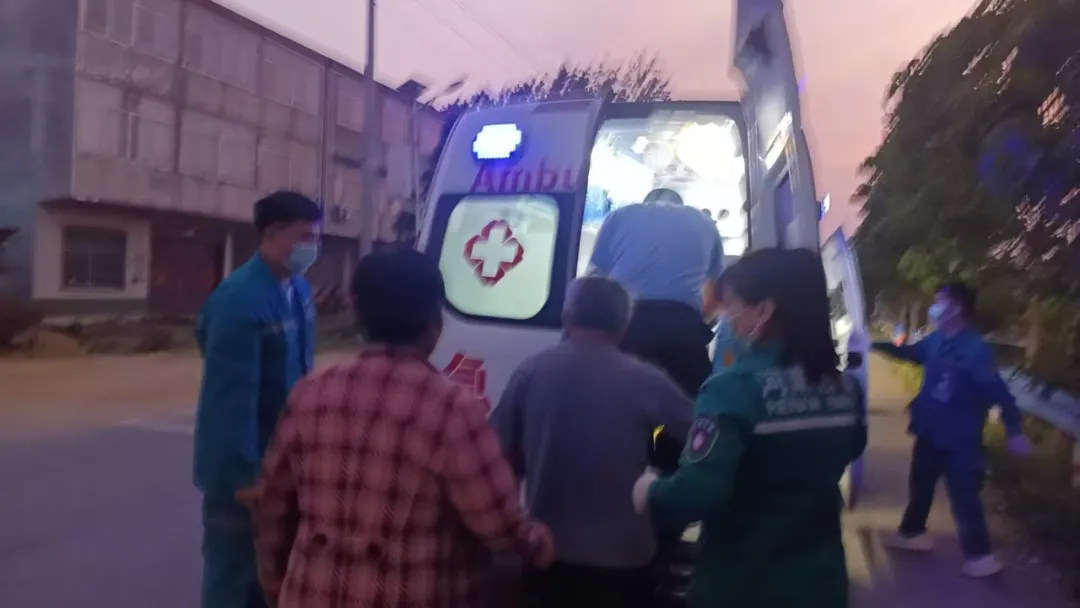 新蔡縣：烈焰中的逆行者！民警火海沖鋒救出被困孩子