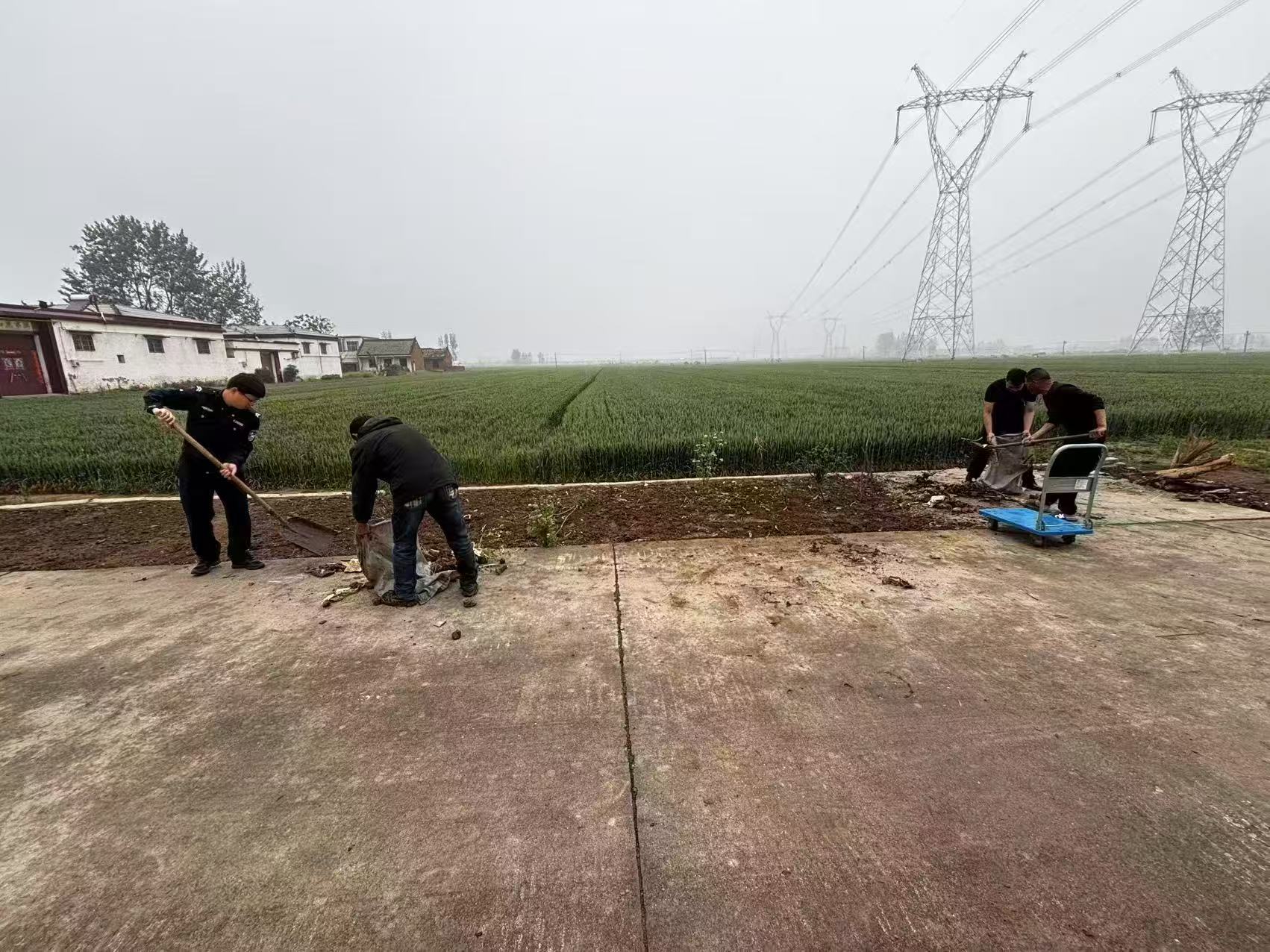 遂平：化解鄰里“垃圾”事  增進警民魚水情