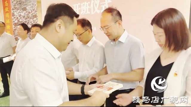 駐馬店聯(lián)通舉辦“強健體魄，健康生活”徒步拉練活動