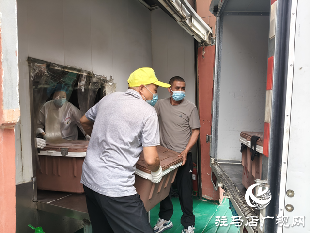  家長(zhǎng)化身學(xué)校供餐公司職員 守護(hù)學(xué)生舌尖安全