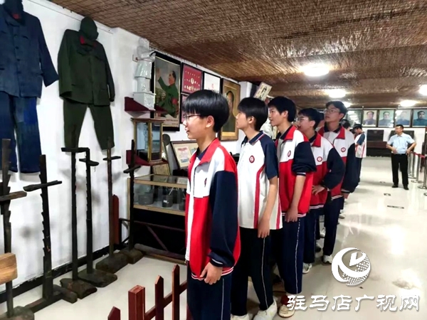 平輿縣第一初級中學(xué)學(xué)子在摯都民宿文化博物館開展科普教育學(xué)習(xí)活動(dòng) 
