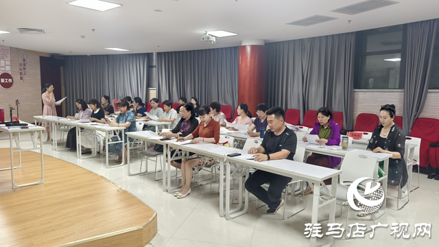 駐馬店市總工會職工夜校美化聲音班學(xué)員畢業(yè)作品排練進行時
