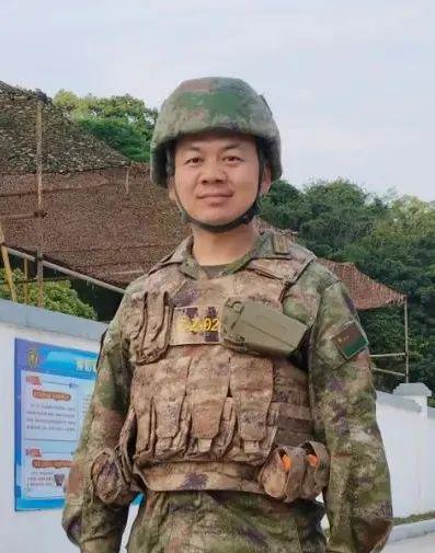 第5次下水前，他給母親重重磕了一個頭！