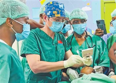  援外醫(yī)生張軍橋救人犧牲，骨灰已回到祖國