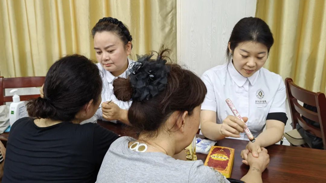 健康天中行，大醫(yī)獻(xiàn)愛(ài)心|駐馬店市中醫(yī)院專家走進(jìn)市老干部活動(dòng)中心開(kāi)展健康科普和義診活動(dòng)