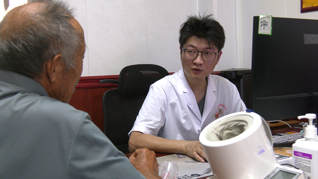 銀針載仁心，堅守暖鄉(xiāng)鄰——翁昆鵬的基層中醫(yī)大愛之路