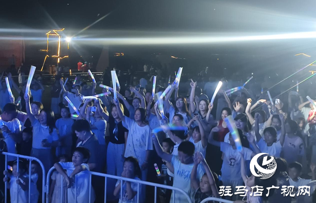 首屆草坪音樂節(jié)唱響軒園 親子歡歌樂動(dòng)農(nóng)教融合
