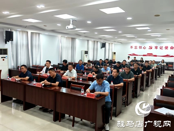 平輿縣召開無(wú)償獻(xiàn)血工作會(huì)議 共繪血液保障新藍(lán)圖