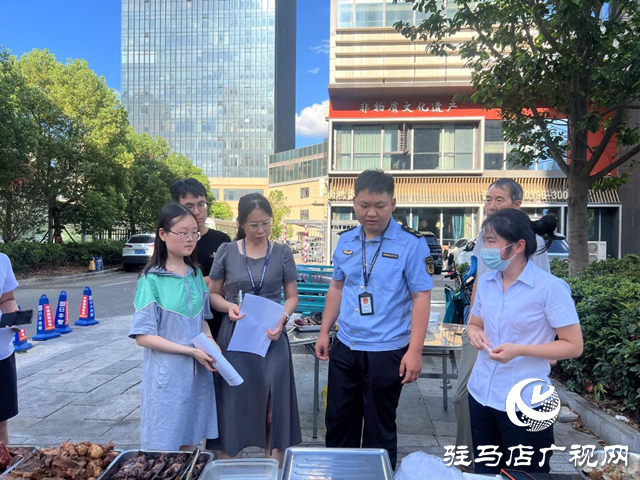 駐馬店市城鄉(xiāng)一體化示范區(qū)市場(chǎng)監(jiān)管分局為夏季餐飲外擺“提個(gè)醒”