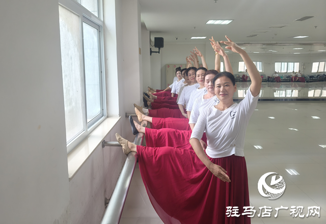 歲月不阻追夢心！這群退休老太以舞書寫“夕陽傳奇”