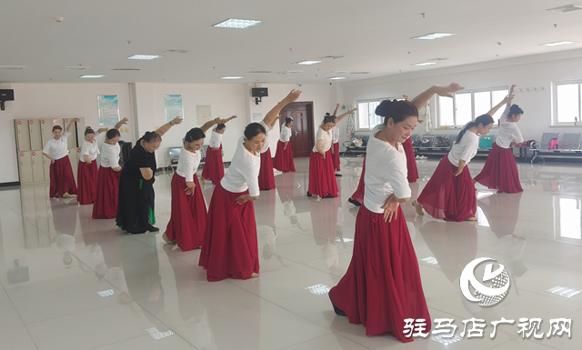 歲月不阻追夢心！這群退休老太以舞書寫“夕陽傳奇”