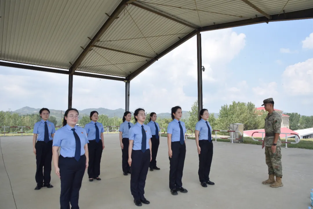 泌陽縣檢察院開展“八一”進(jìn)軍營活動?