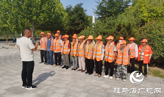 高溫下的堅守：環(huán)衛(wèi)工人用汗水守護城市整潔