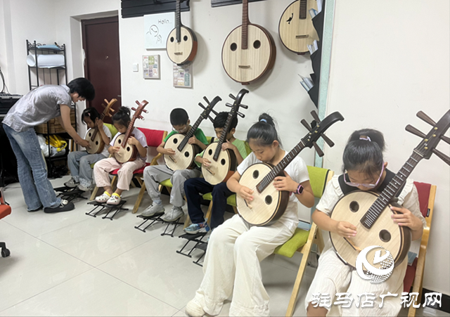 免費(fèi)學(xué)中阮！駐馬店暑期公益培訓(xùn)讓國(guó)樂走進(jìn)青少年